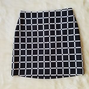 Ann Taylor Black and White Mini Skirt Size 0 EUC